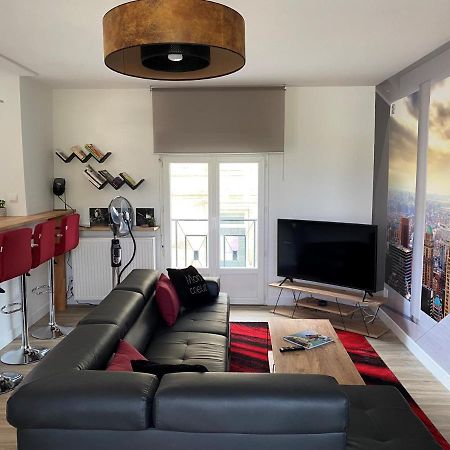 Appartement Renove Le New-York En Centre Ville - Terrasse Et Parking - Non Climatise La Roche-Chalais Dış mekan fotoğraf