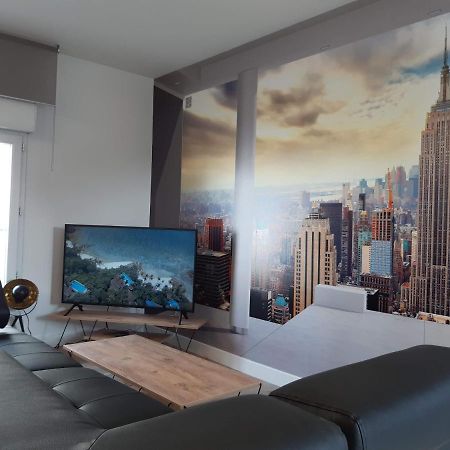 Appartement Renove Le New-York En Centre Ville - Terrasse Et Parking - Non Climatise La Roche-Chalais Dış mekan fotoğraf