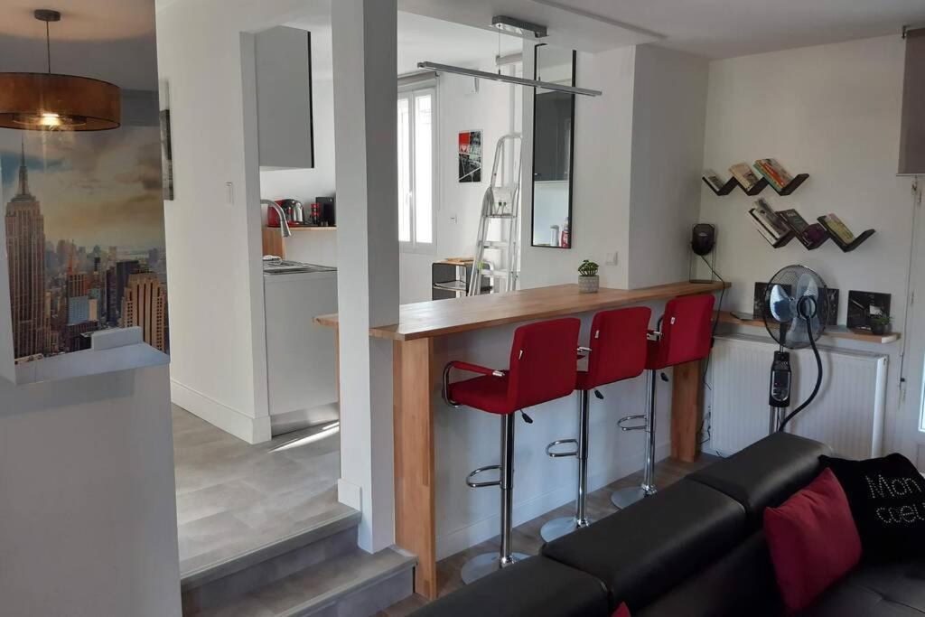 Appartement Renove Le New-York En Centre Ville - Terrasse Et Parking - Non Climatise La Roche-Chalais Dış mekan fotoğraf