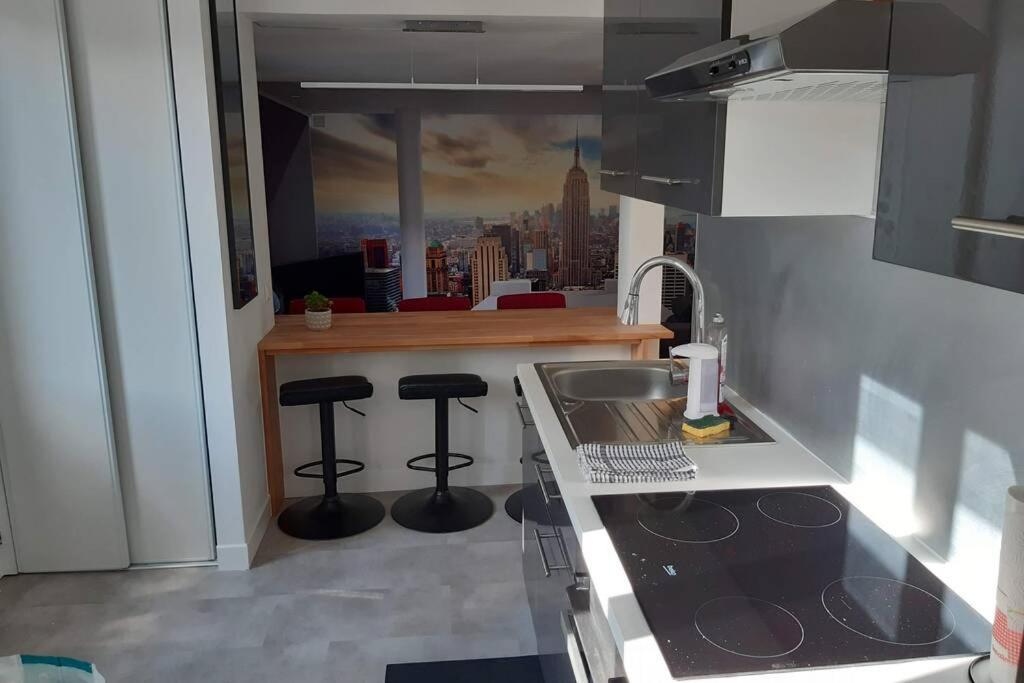 Appartement Renove Le New-York En Centre Ville - Terrasse Et Parking - Non Climatise La Roche-Chalais Dış mekan fotoğraf