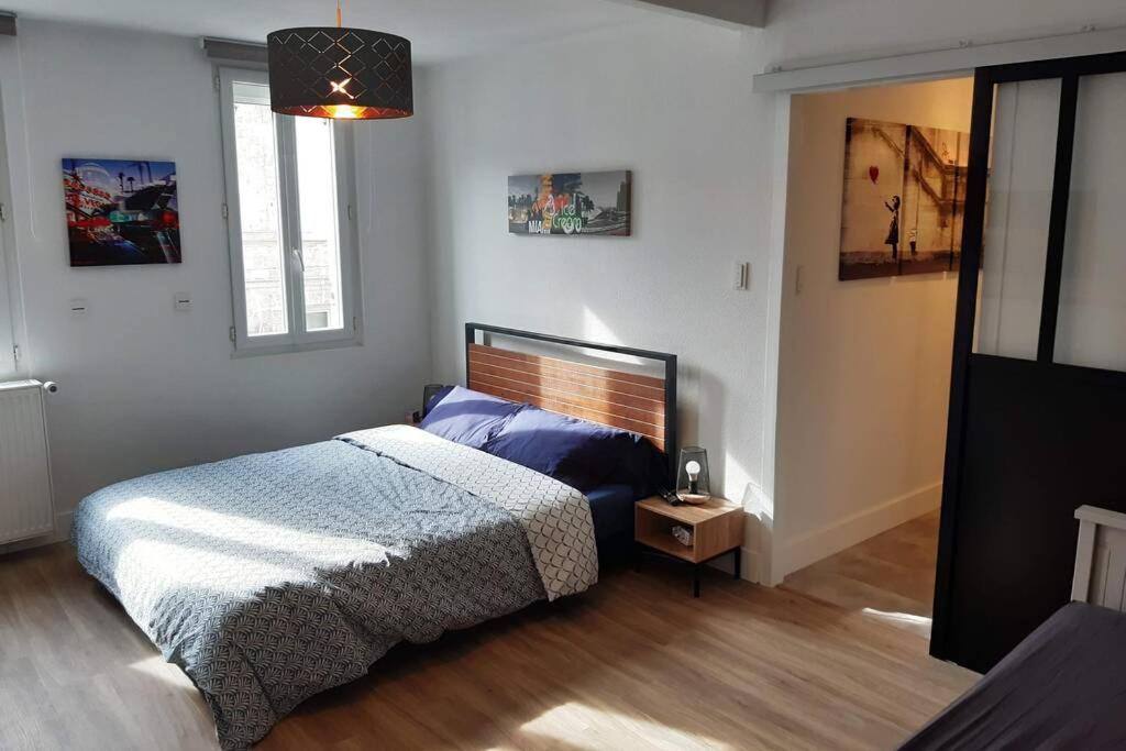 Appartement Renove Le New-York En Centre Ville - Terrasse Et Parking - Non Climatise La Roche-Chalais Dış mekan fotoğraf