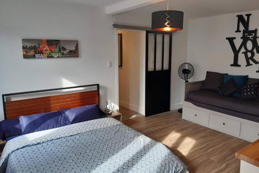 Appartement Renove Le New-York En Centre Ville - Terrasse Et Parking - Non Climatise La Roche-Chalais Dış mekan fotoğraf