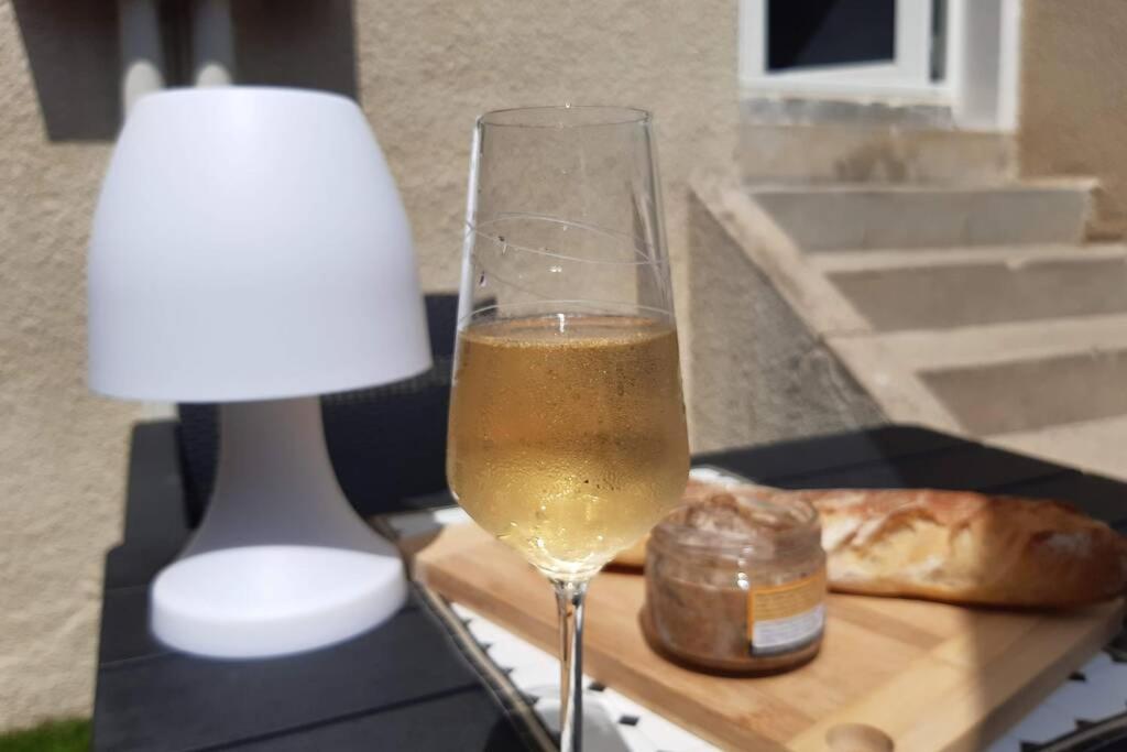 Appartement Renove Le New-York En Centre Ville - Terrasse Et Parking - Non Climatise La Roche-Chalais Dış mekan fotoğraf